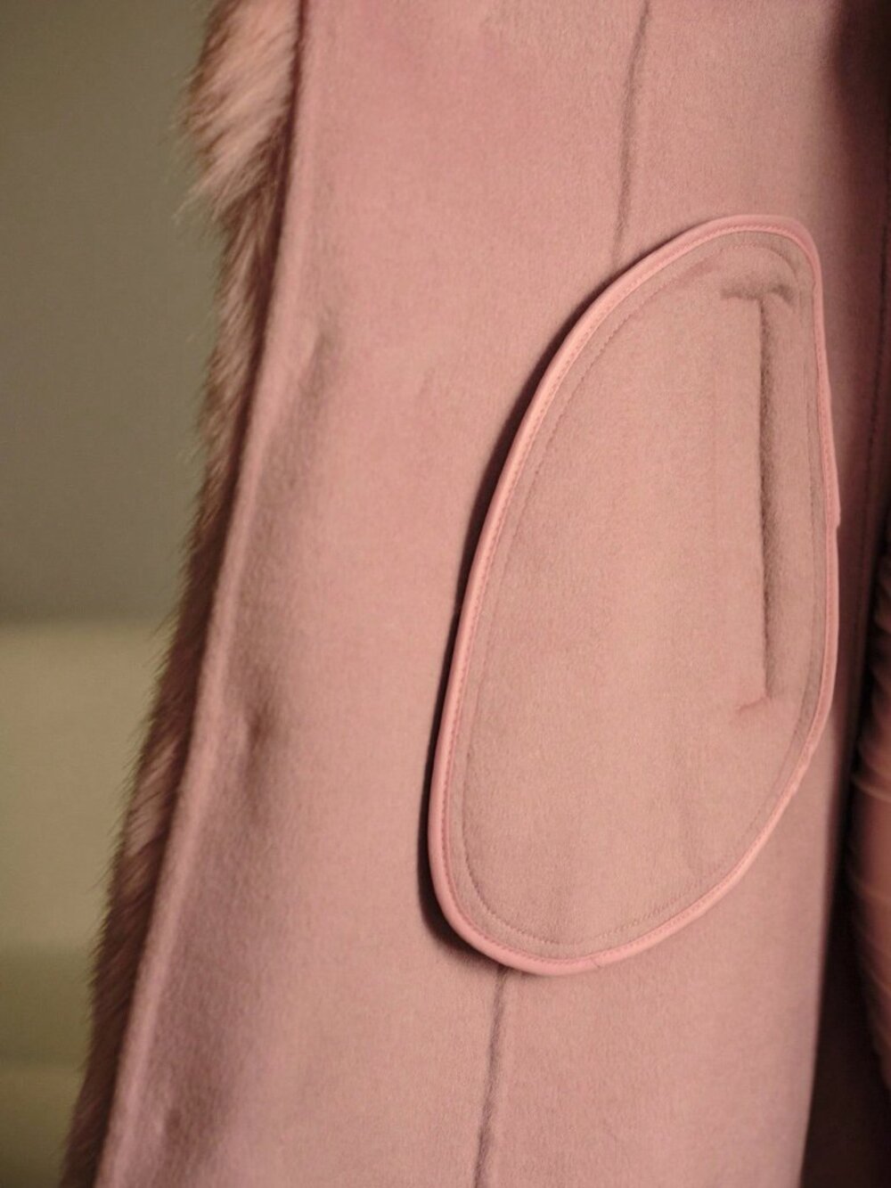 Baby Pink Elegant Women's Contrast Faux Fur Belted Overcoat - Picture 8 of 8